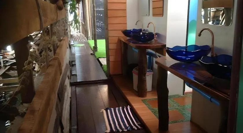 Peacock Hostel Ko Lanta Thailand